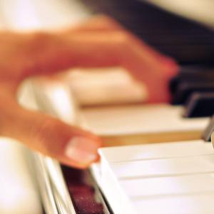 老女人保姆乱伦图片成视频
